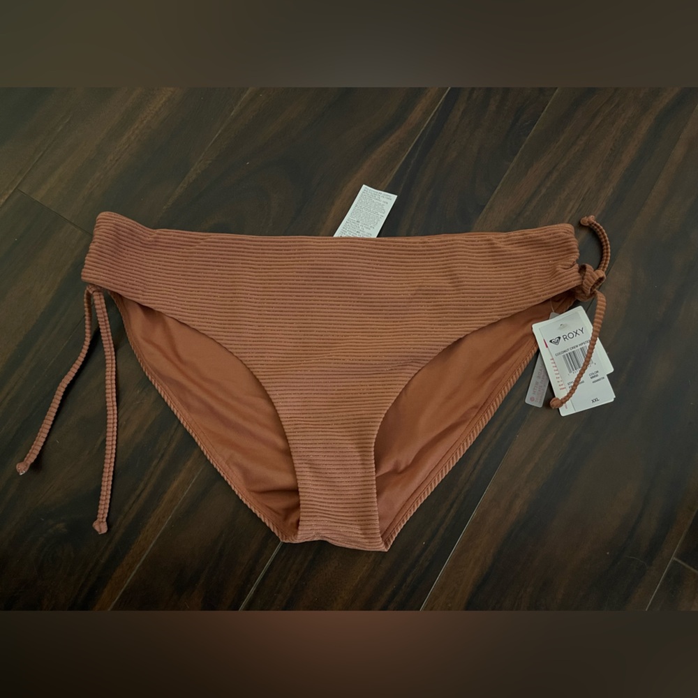 Volcom and Roxy swim bundle. - Picture 6 of 7